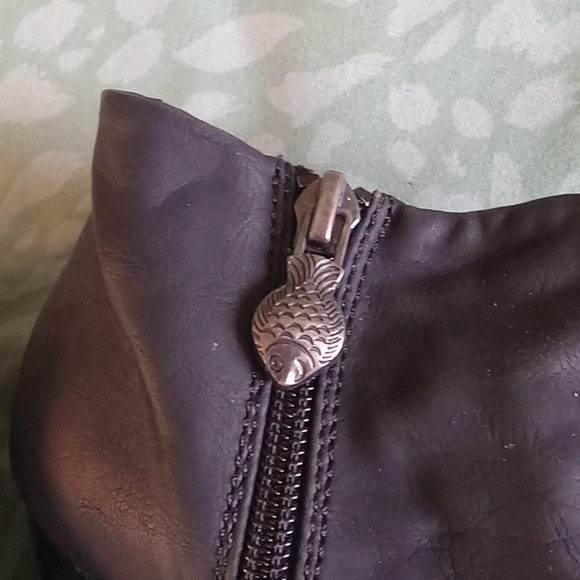 Sz8 Blowfish Leather Wedges LIKE NEW Charcoal, Zip with design Fish Pendant sexy - Picture 2 of 8